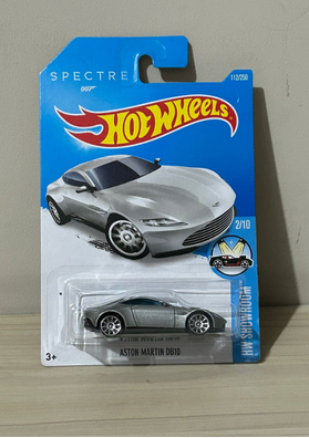 Aston Martin DB10